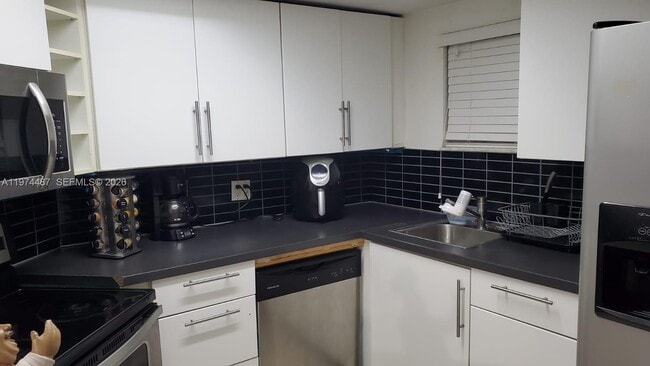 Building Photo - 8373 Lake Dr