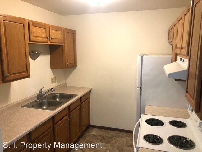 Building Photo - 105 Walton Ln