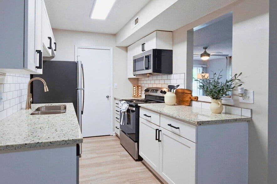 Primary Photo - The Retreat at Concord Apartments