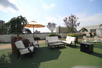 Building Photo - 10 City Pl