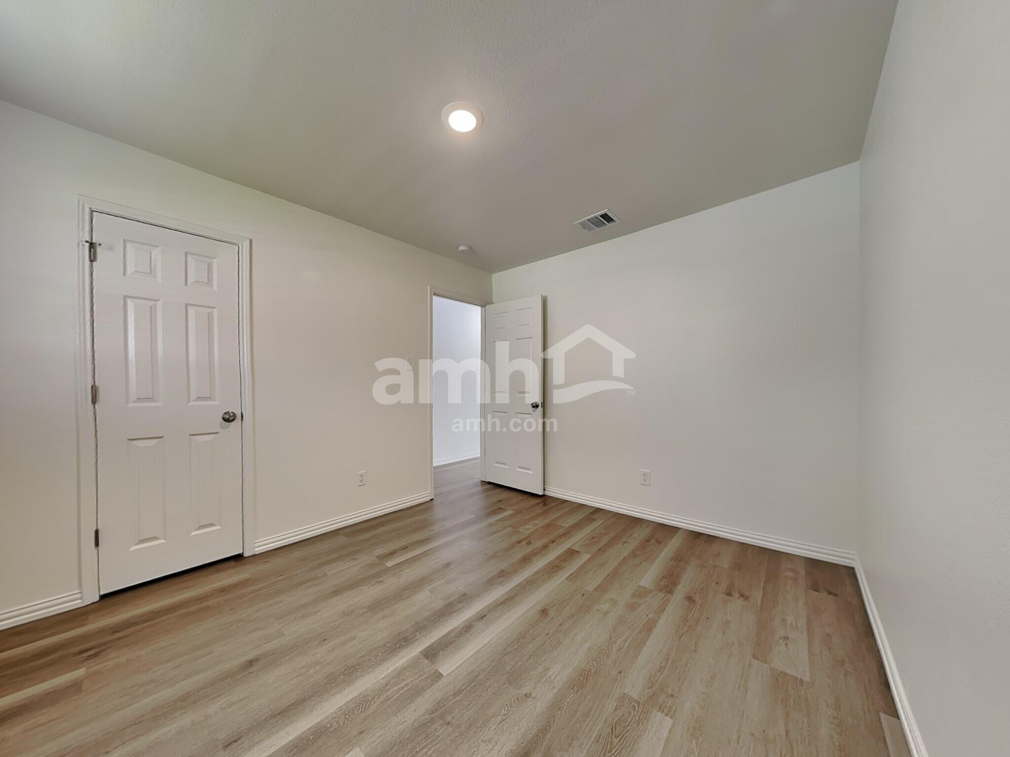 Building Photo - 2912 Mockingbird St