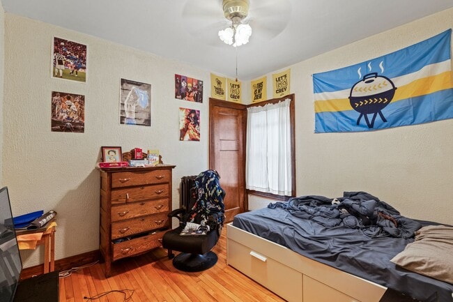 Building Photo - Murray Lower Flat