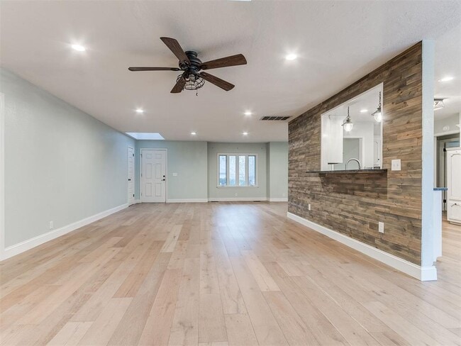 Building Photo - 1428 Cinderella Ave