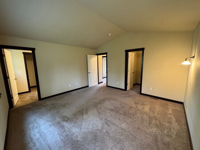 Building Photo - Gorgeous Mount Vernon Home 3 bedroom 2.5 Bathroom