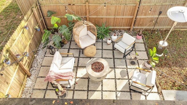 Building Photo - Cozy Remodeled 3/2 in North Orlando! Available February 2026!