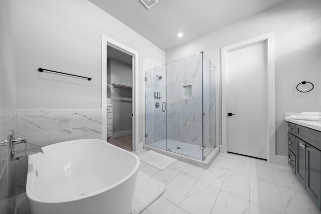 Building Photo - 3513 Hutchins St