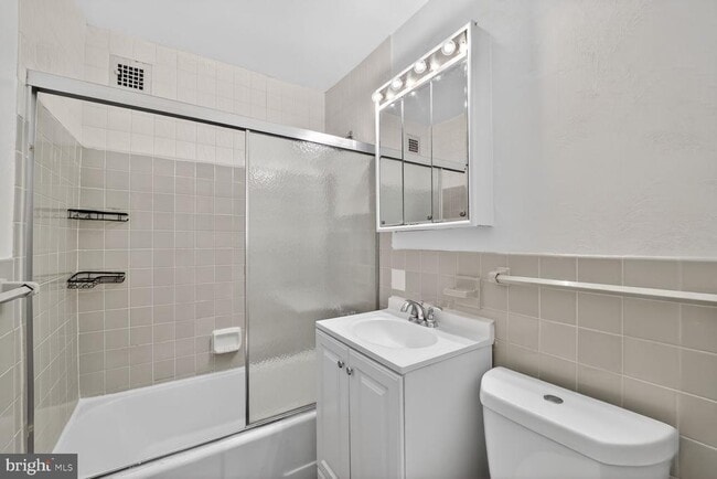 Building Photo - 1021 Arlington Blvd