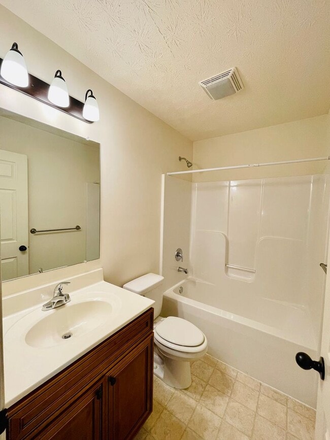 Building Photo - 3 Bedroom, 2.5 Bath Townhouse in Wellington Park