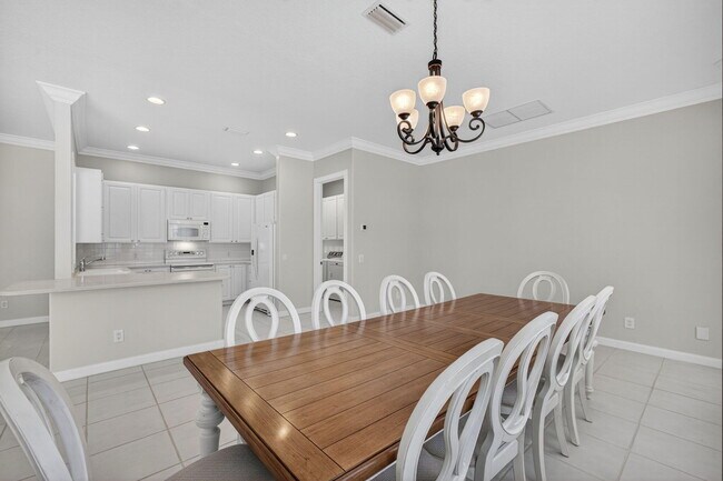 Building Photo - 121 Savona Dr