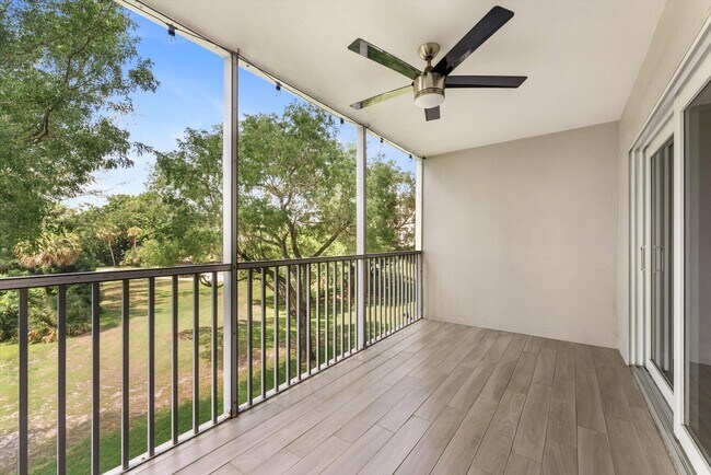 Building Photo - 3200 N Palm Aire Dr