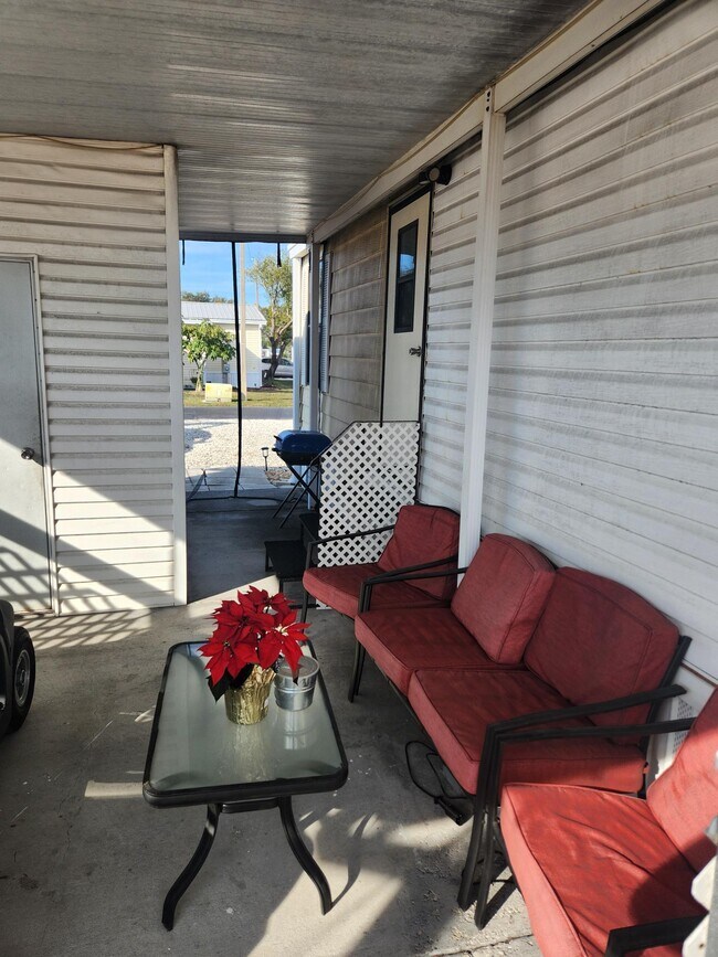 Building Photo - 2121 New Tampa Hwy