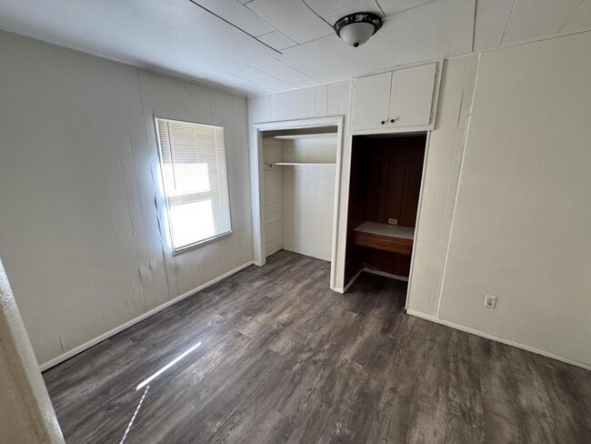 Building Photo - 800 S Cherry Ave