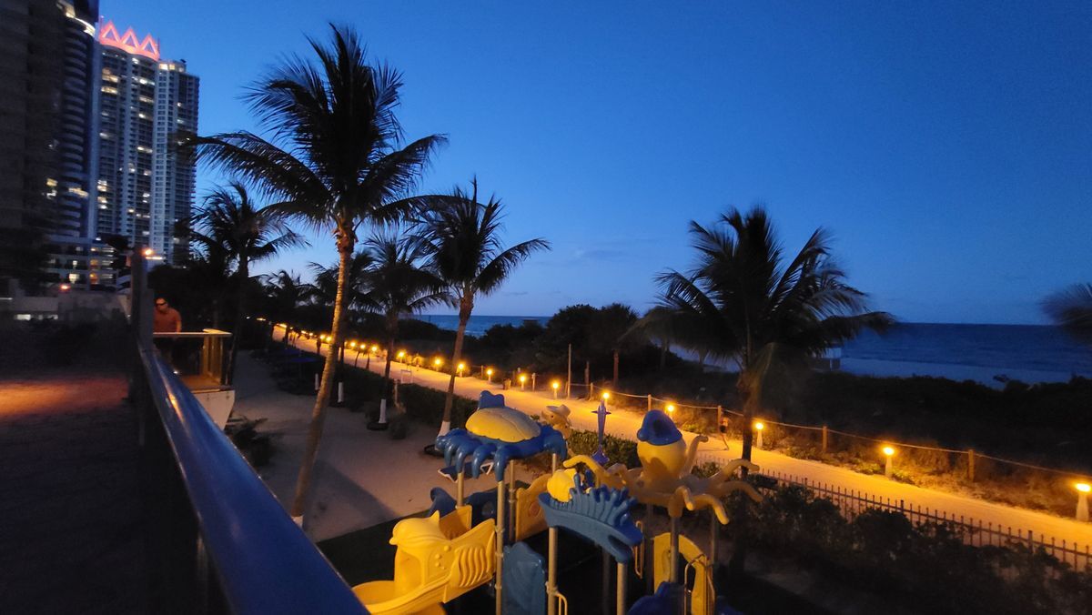 Building Photo - 6039 Collins Ave