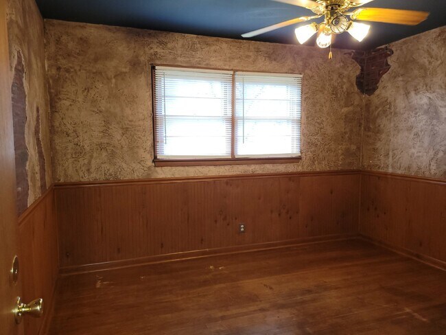 Building Photo - "Spacious 3-Bed Haven with Hardwood Floors in Huntsville – 2115 Sq Ft of Comfort!"