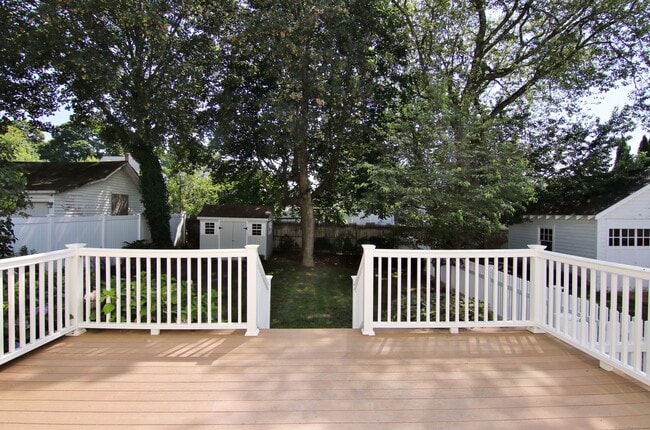 Building Photo - 570 Fairfield Ave