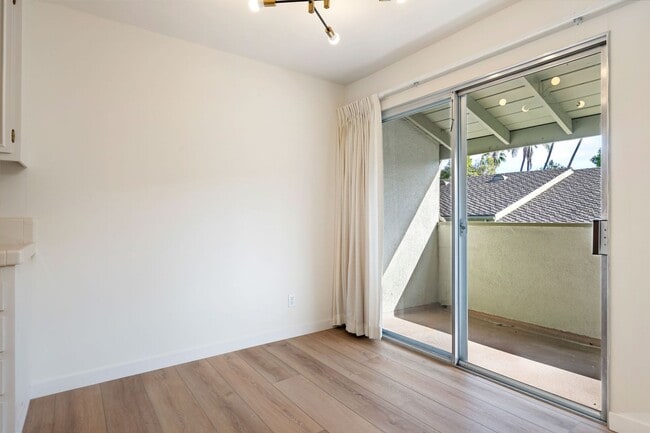 Building Photo - The perfect upstairs location down town Santa Barbara!