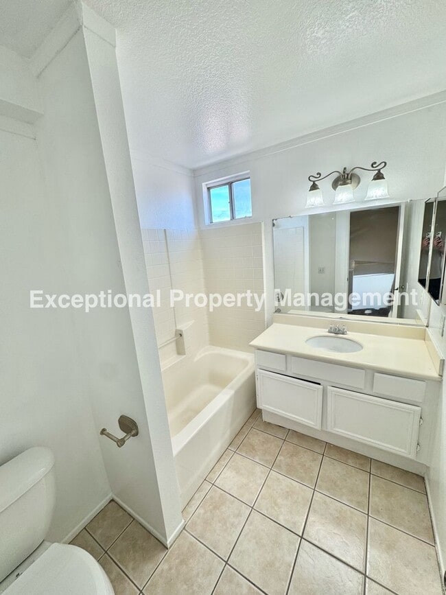 Building Photo - Ready to move in 3 bed 3 bath home