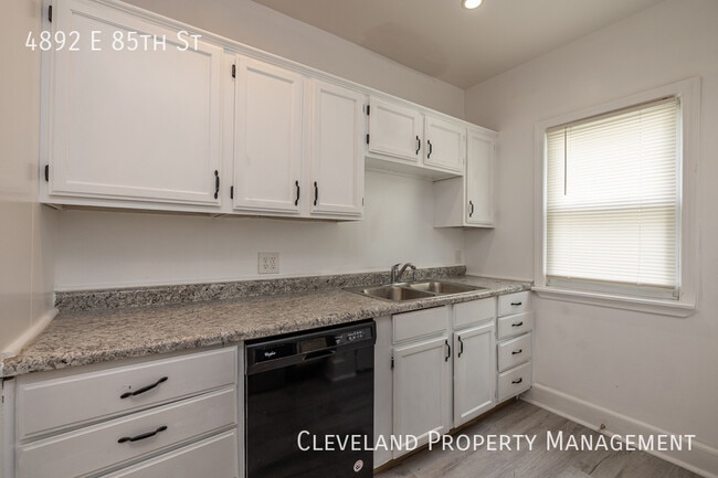 Building Photo - Wonderfully Renovated Colonial