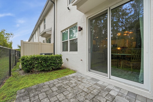 Building Photo - 3905 SE Mentmore Ln