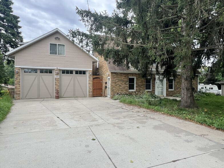 Building Photo - 725 Pflaum Rd