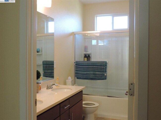 Building Photo - 18517 Admiral Way