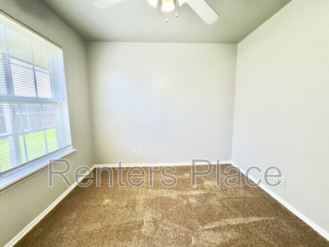 Building Photo - 3605 W Beech