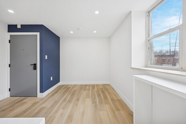 Building Photo - 4522 Baker St