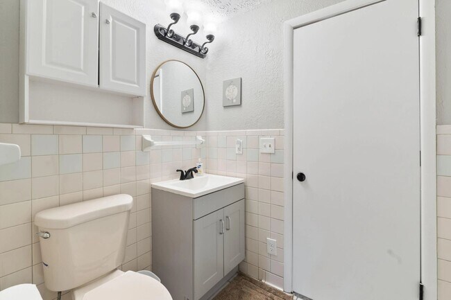 Building Photo - 4731 E Castlewood Dr