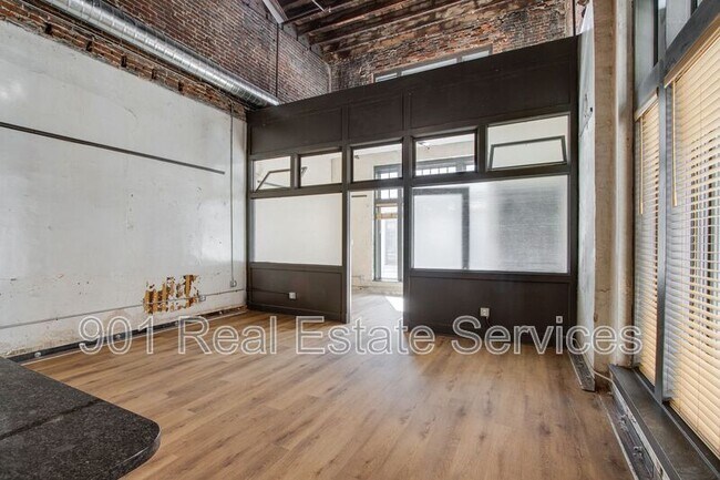 Building Photo - 124 Monroe Ave