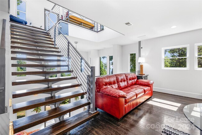 Building Photo - 49 Castle Ct