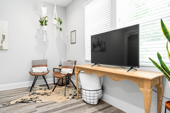 Building Photo - Hapeville - 724B