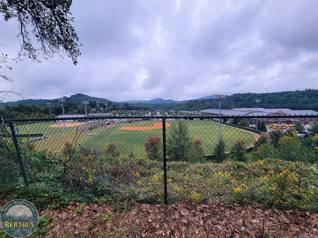 Building Photo - Convenient Boone Living – 3BD/3BA at Pine Ridge Condos