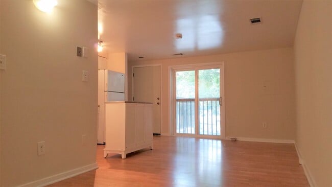 Building Photo - Adorable  second level Studio Condo available mid September!