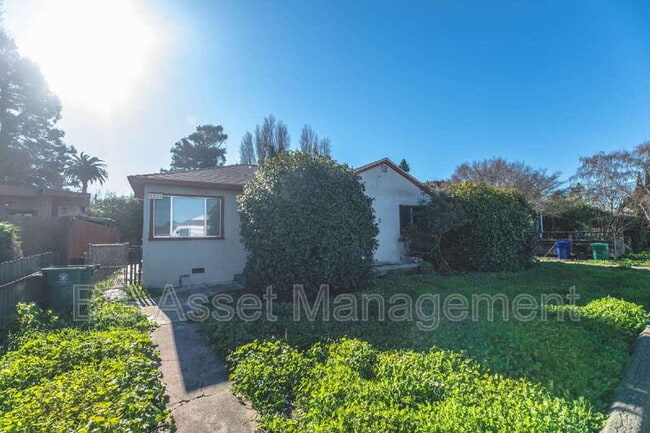 Building Photo - 1812 Rd 20