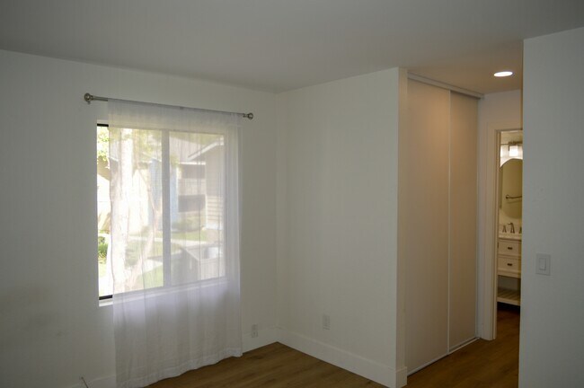 Building Photo - 3535 Banbury Dr