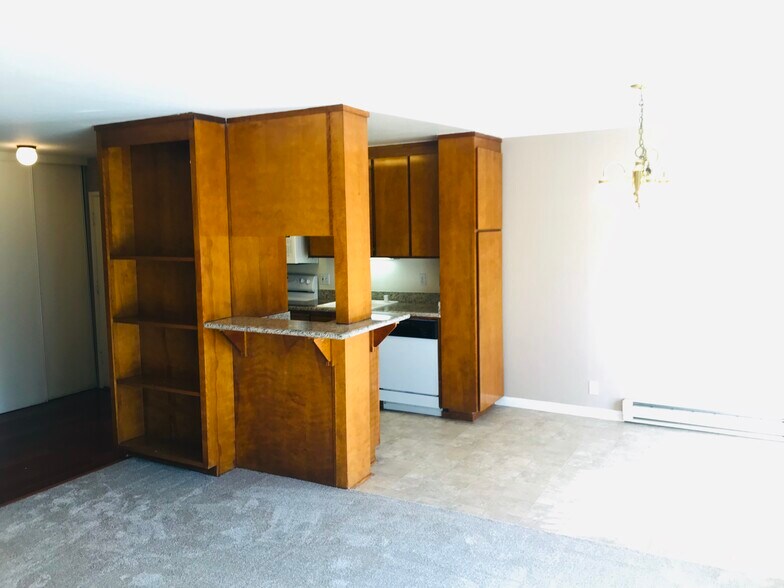 Building Photo - 1036 Oak Grove Rd. #110