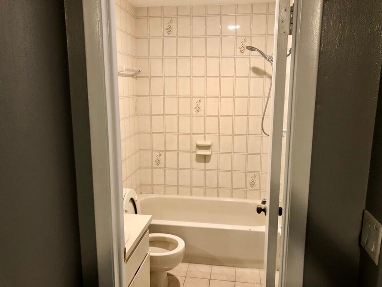 Building Photo - 3021 W Braddock St