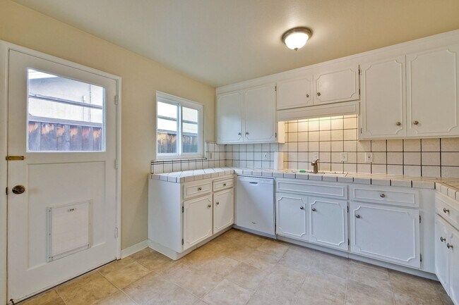 Building Photo - Wow! What a Great Home! Available Soon!