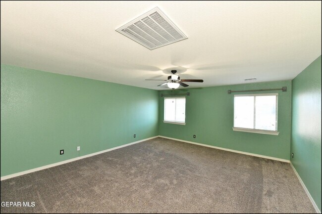 Building Photo - 14309 S Cave Ave