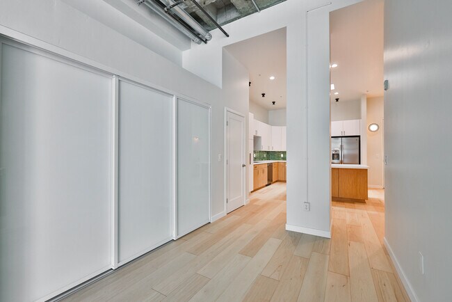 Building Photo - 3211 Fifth Ave