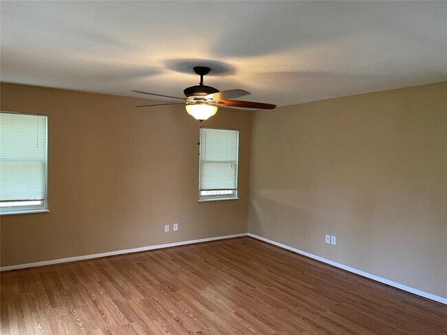 Building Photo - 1011 E Brompton Dr