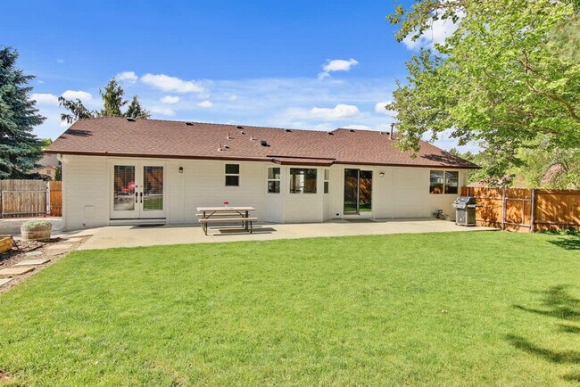 Building Photo - 2910 E Dagger Falls Dr