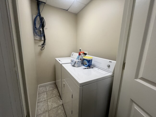 Building Photo - 1460 Bergamont St