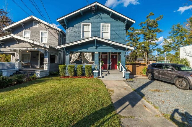 Building Photo - 2737 College St