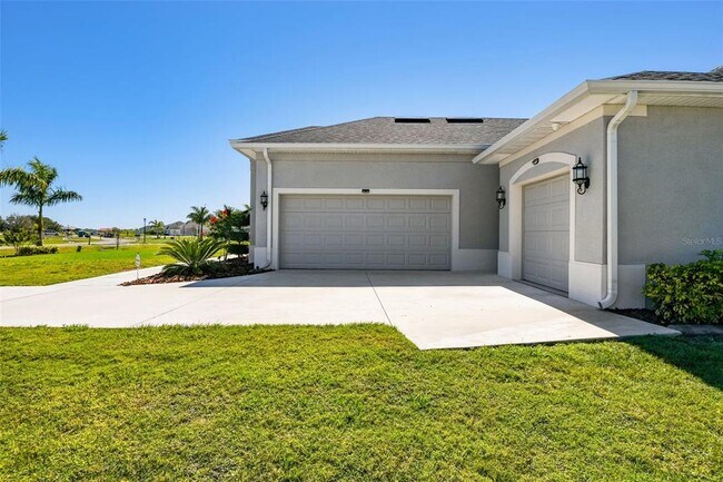 Building Photo - 5226 Lake Venice Dr