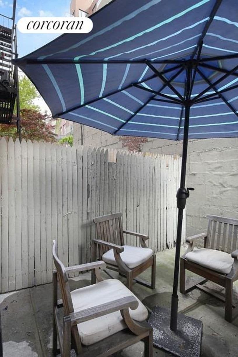 Building Photo - 256 W 15th St