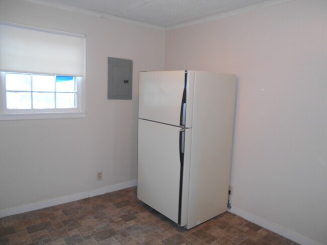 Building Photo - 3865 Roseberry St