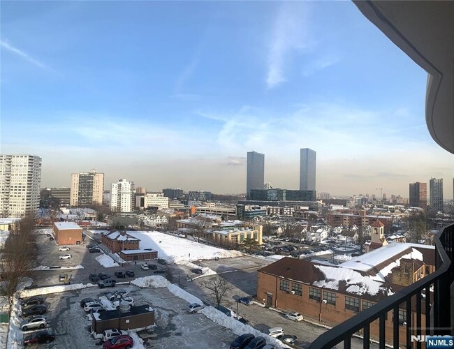 Building Photo - 1590 Anderson Ave