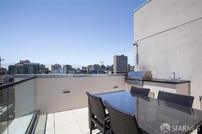 Building Photo - 1080 Sutter St