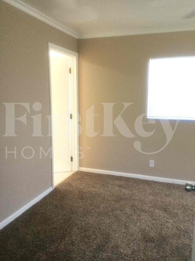 Building Photo - 1443 7th St